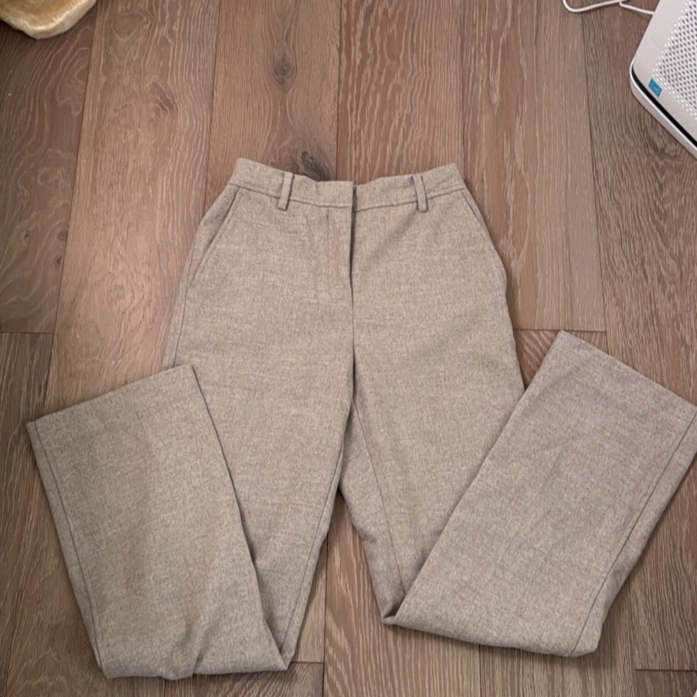 Woman’s Babaton nuatral trousers